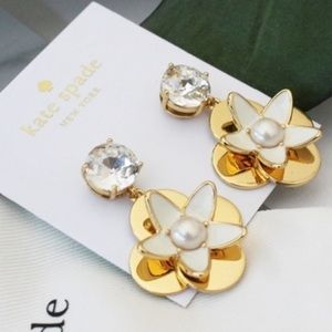 NWT KATE SPADE super cute white FLOWER EARRINGS